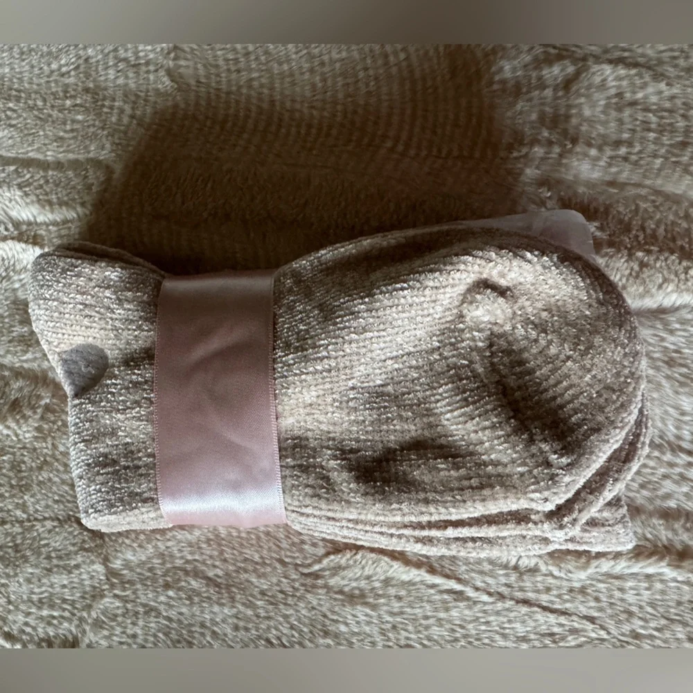 VENUS Two Pair Soft Velour Sock Set